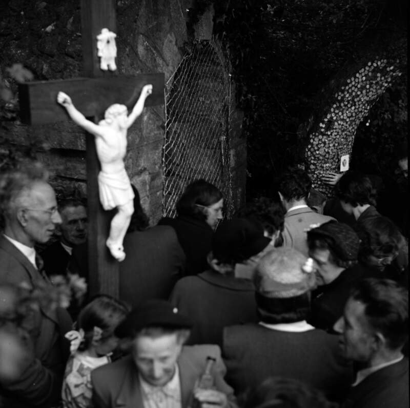 [Crowd praying at crucifix, St. Columcille's Well, Ballycullen, Rathfarnham, Co. Dublin]