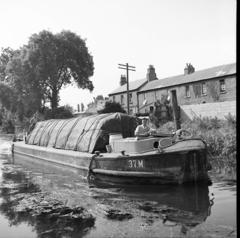 [Barge on Grand Canal, Portobello/Ballsbridge, Dublin]