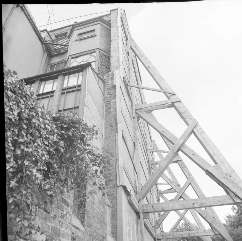 [Girders supporting building, Dublin]