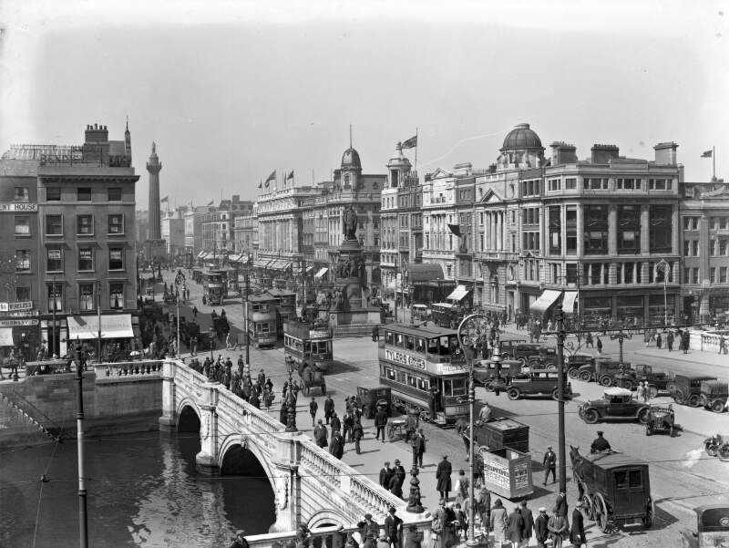 [View of O'Connell Bridge and monument, Dublin]