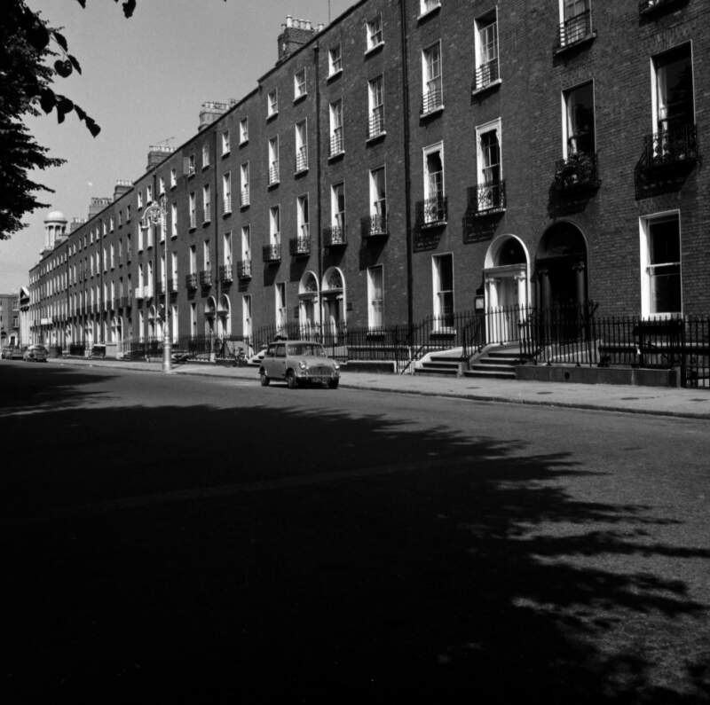 [Row of houses, Fitzwilliam Street, Dublin]