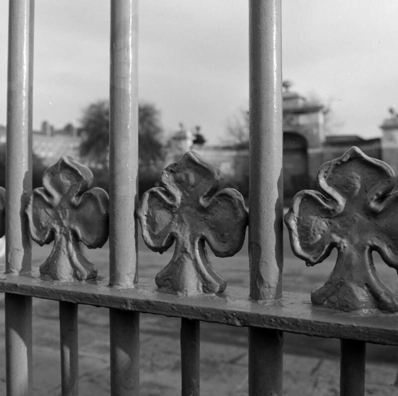 [Rutland Memorial viewed through railing at Leinster Lawn, Merrion Square, Dublin]