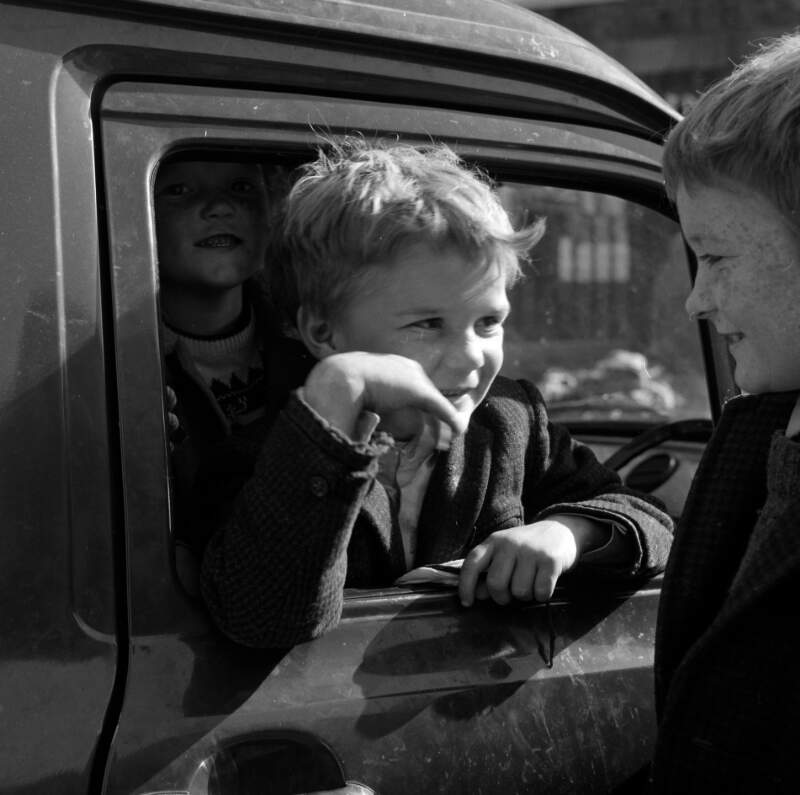 [Boy talking to two children in car, Cumberland Street, Dublin]