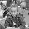 [Little girl, Cumberland Street Market, Dublin]
