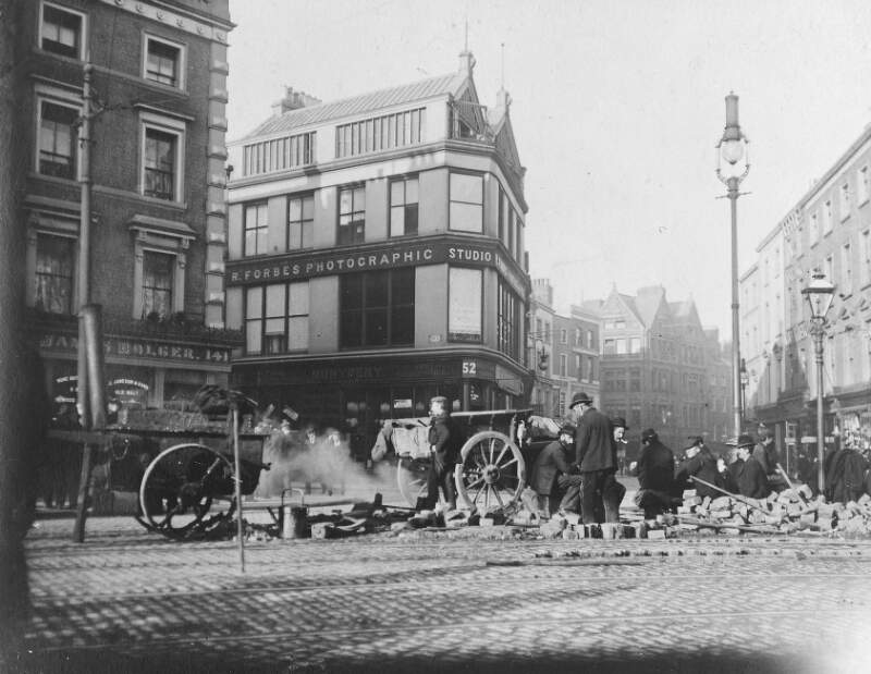 [Roadworks at the junction of Grafton Street, St. Stephen's Green and South King's Street]