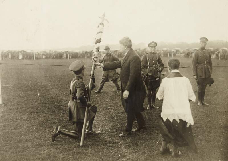 [President Cosgrave presenting the flag]