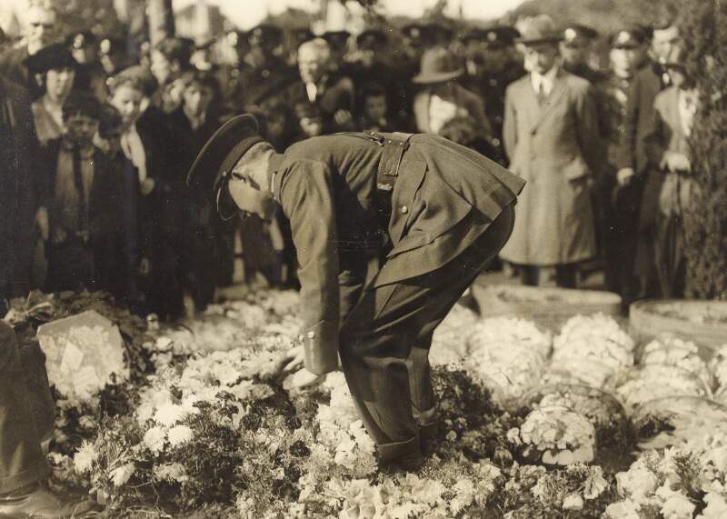 [General Eoin O'Duffy laying a wreath on Michael Collins's grave in Glasnevin Cemetery]