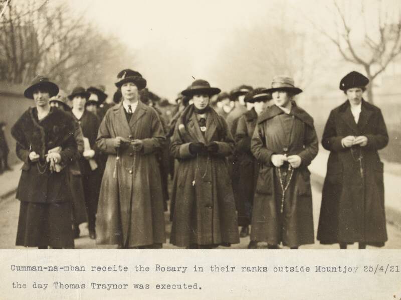 [Cumann na mBan reciting the rosary in their ranks outside Mountjoy]