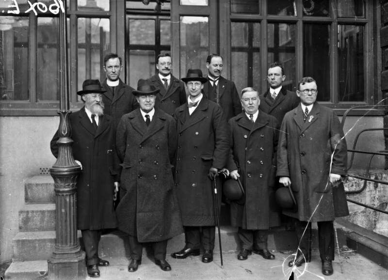 [Arthur Griffith with a group of people including Eamon De Valera]