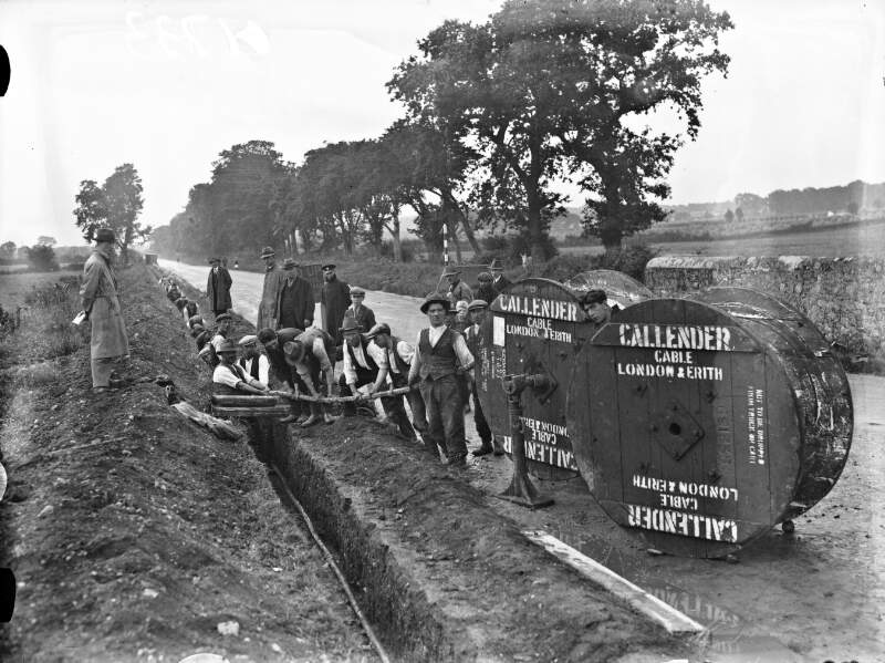 [Men working on the Shannon hydro-electric scheme at Ardnacrusha]