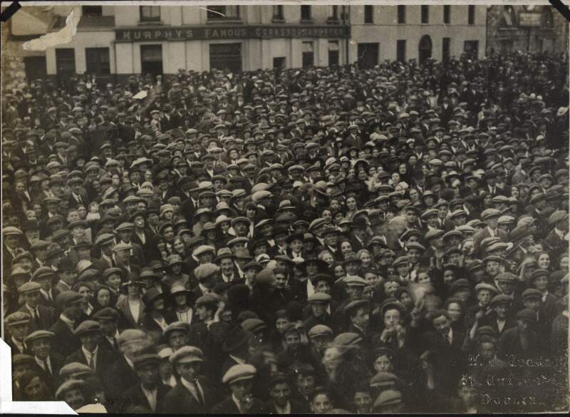 [Crowds in Cork city welcome back Free State troops after their arrival in Passage West, Cork]
