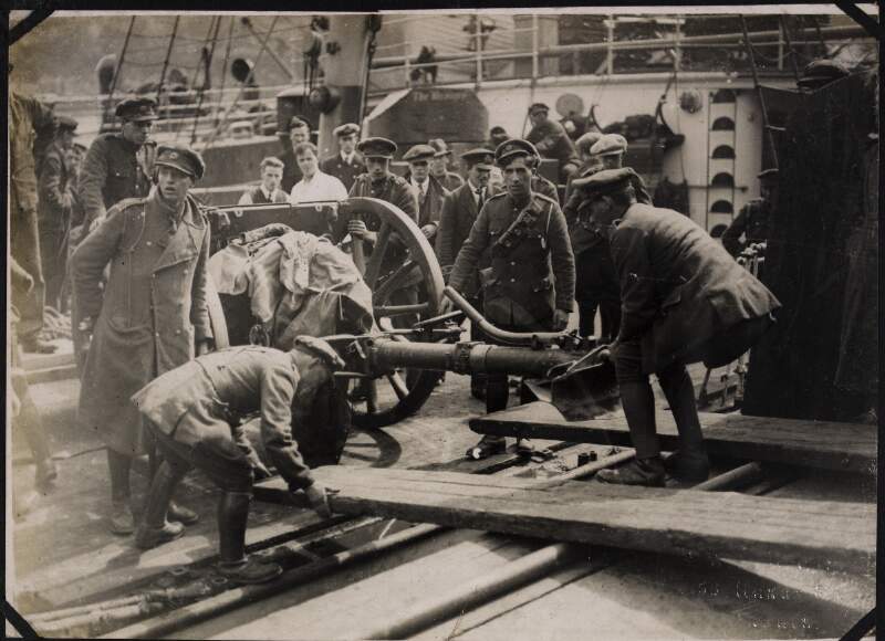 [Free State troops removing a heavy gun from the boat at Passage West. Cork]