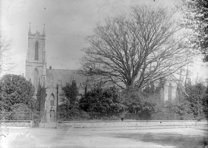 [Exterior view of a church : location unknown]