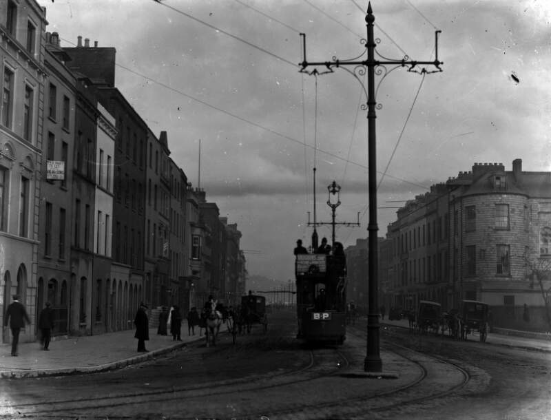 [Trams, carriages and pedestrians on the South Mall, Cork]