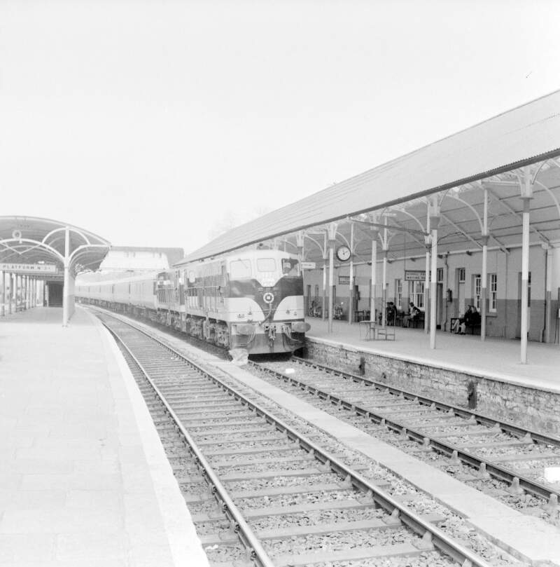 CIE 187 at platform, Mallow, Co. Cork.