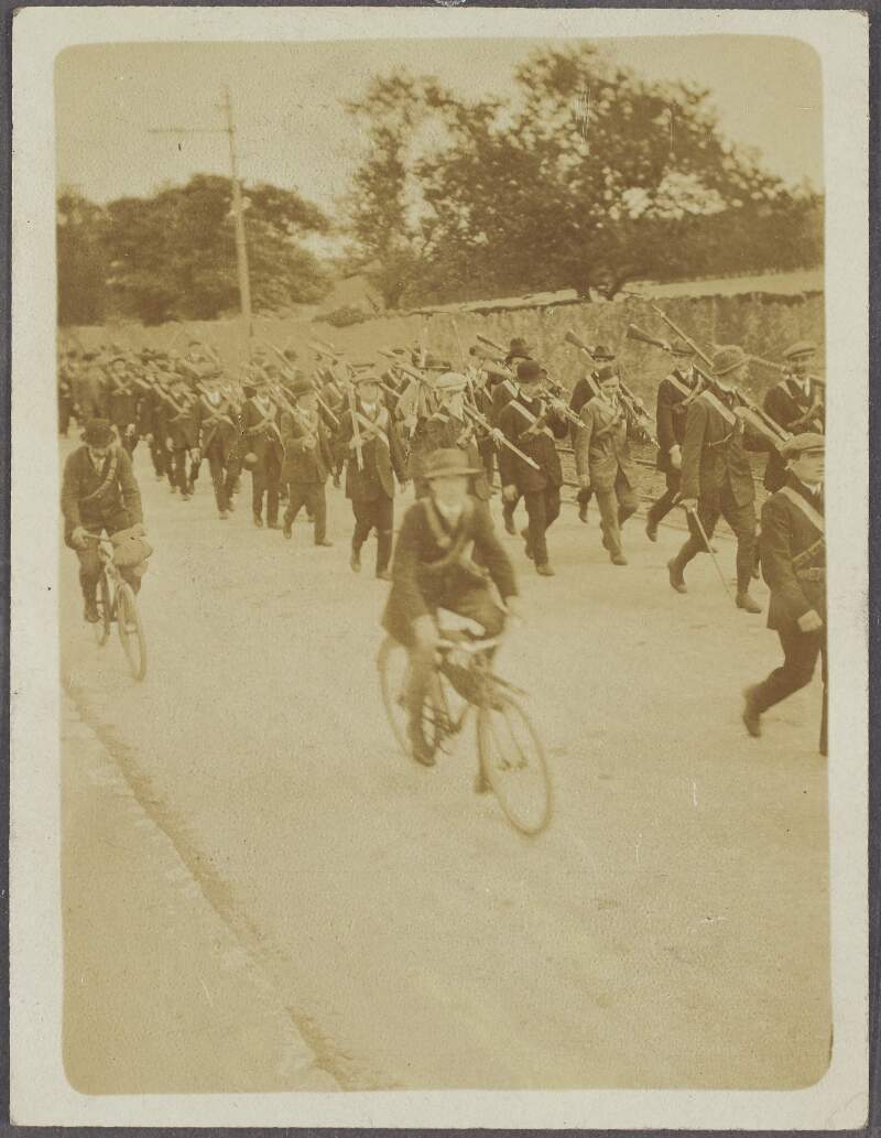 [Irish Volunteers during the Howth Gun-Running],