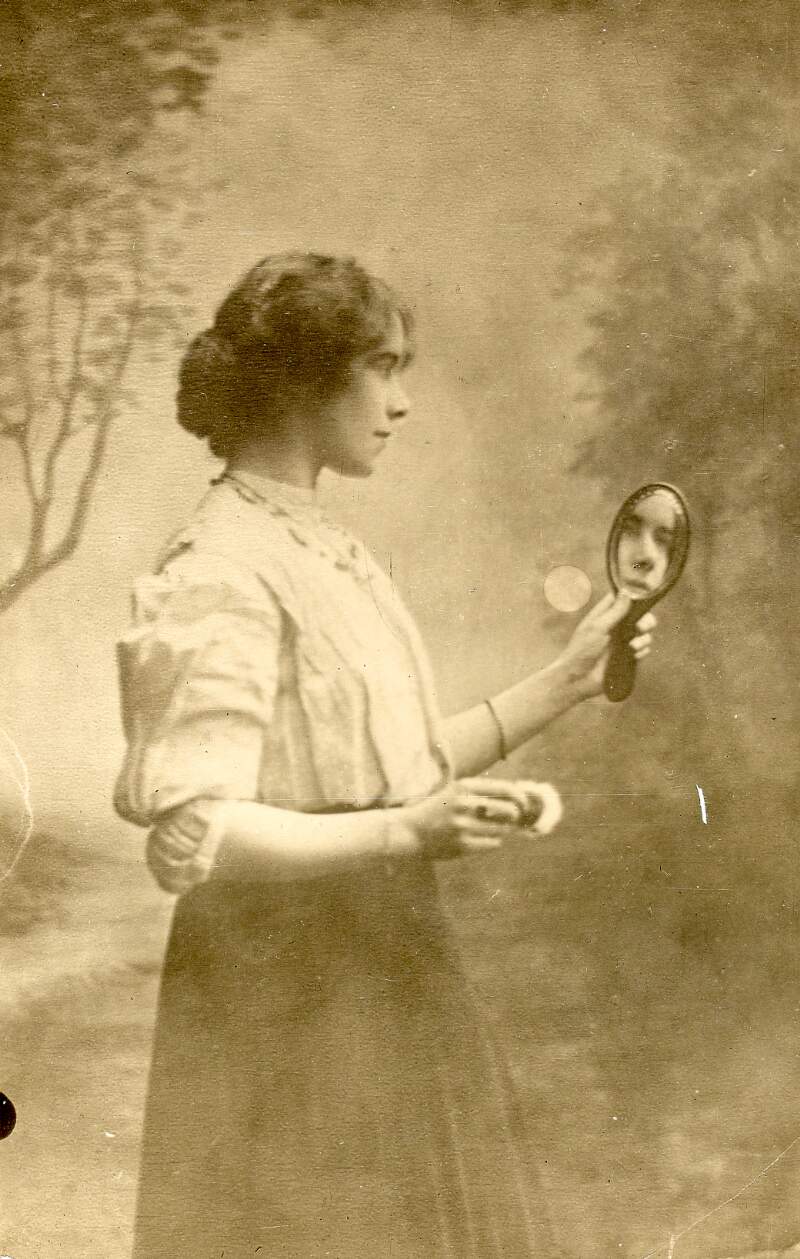 Muriel Gifford with mirror & puff