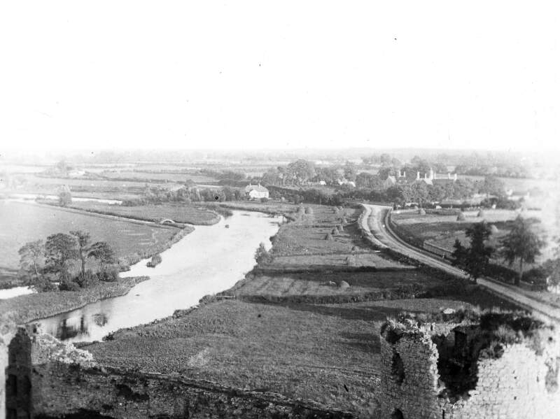 Boyne viewed from Castle, ruin to the fore.
