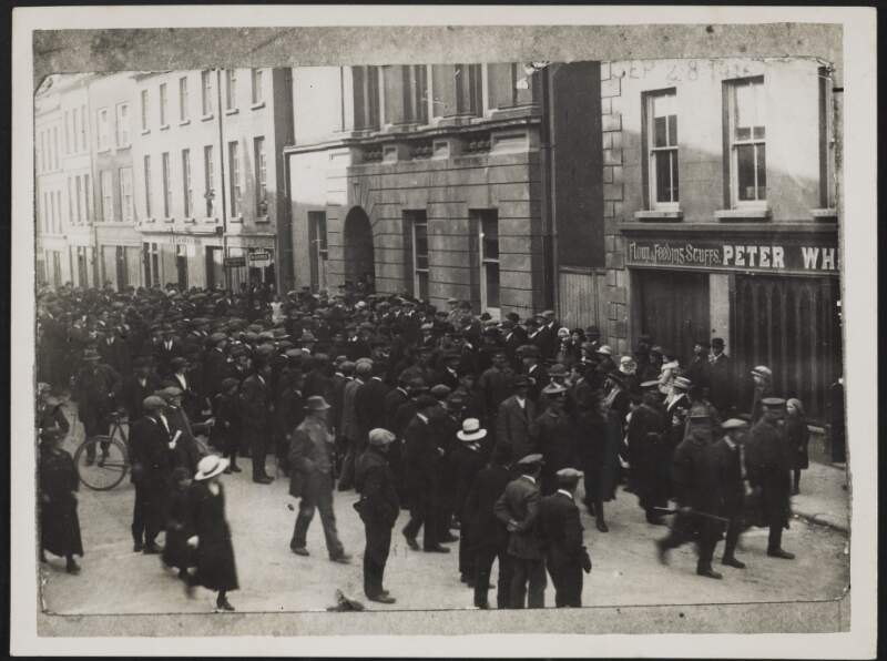 [Republican prisoners marching through Enniscorthy following their arrest at Easter 1916],