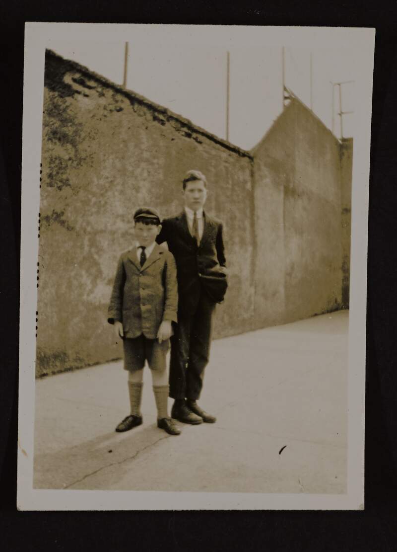 [Portrait of Rónán Ceannt and an unidentified young man],