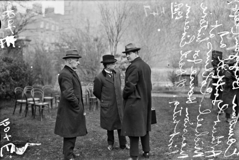 Michael Collins, Arthur Griffith, [Eamonn Duggan], Anglo-Irish Treaty plenipotentiaries, 1921