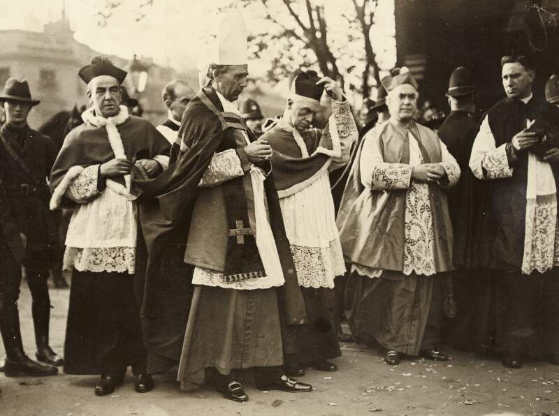 The Late Lord Mayor of Cork : The officiating clergy. Bishop Cotter of Portsmouth, Archbishop Mannix of Melbourne (wearing mitre), Bishop Amigo of Southwark
