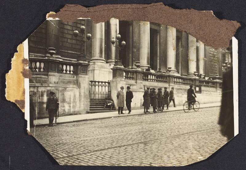 [View of City Hall, Dublin, with small group of soldiers on footpath]