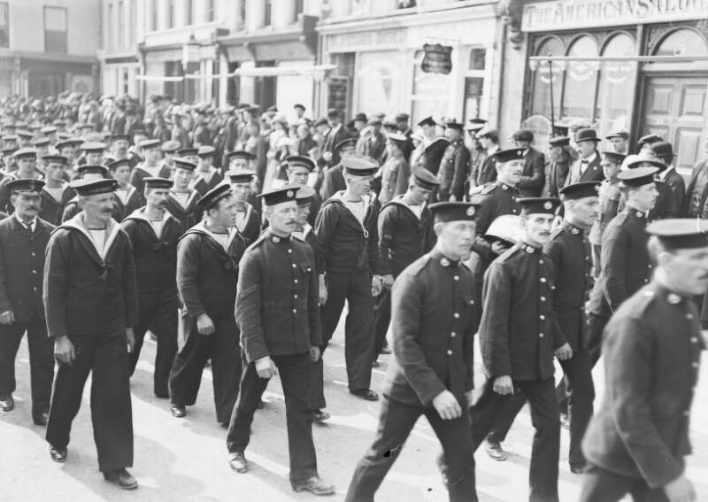 [Lusitania disaster, Cobh, Co. Cork : procession of sailors and naval officers]
