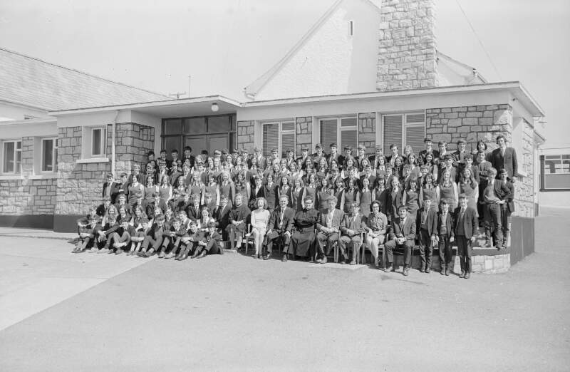 [Group of pupils with teachers outside building in Scoil Mhuire, Derrybeg, Co. Donegal]