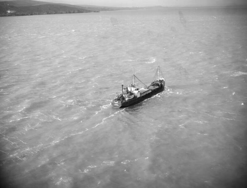 [Arklow lifeboat rescuing the 'Cansey' at sea, Co. Wicklow]