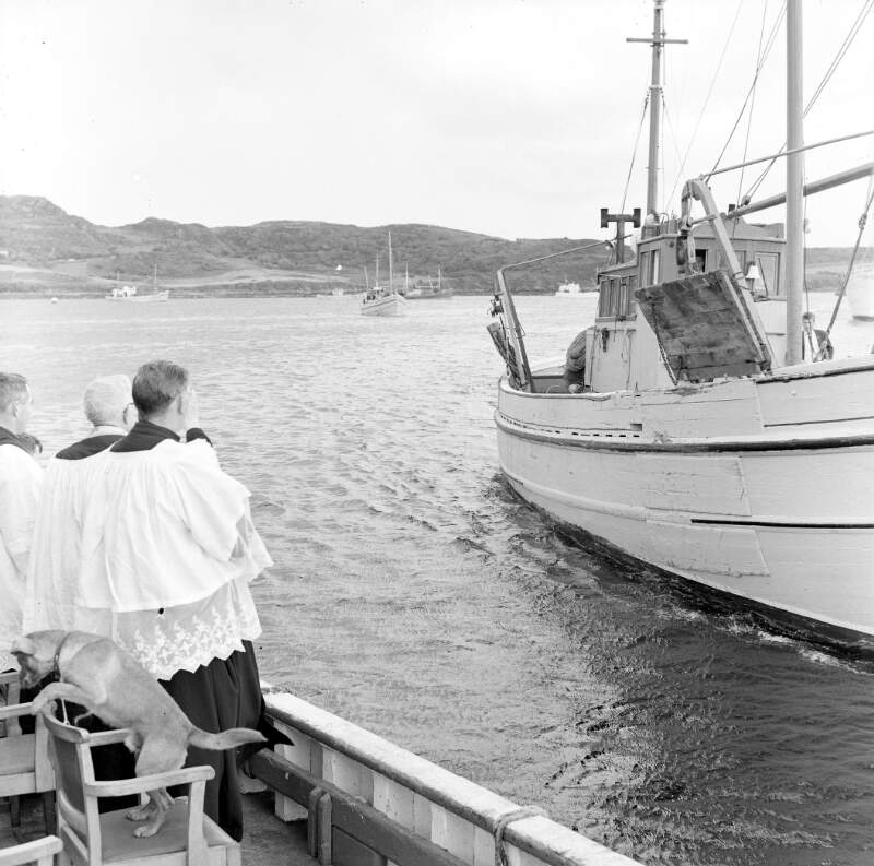[Fishing boat with crew on board at Killybegs harbour, Co. Donegal]