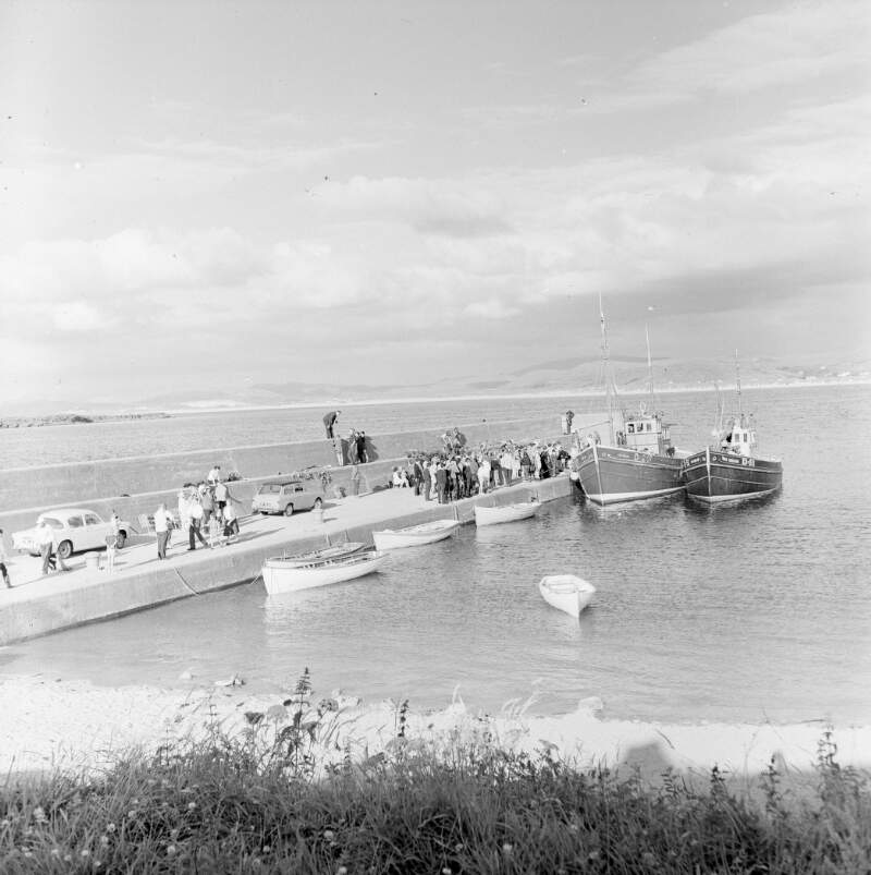 [Pier and fishing boats at sea angling festival in Narin / Portnoo, Co. Donegal]