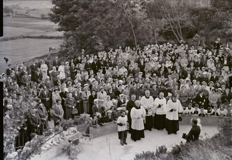 [Clergy officiating before congregation at Lady's shrine, Co. Donegal]