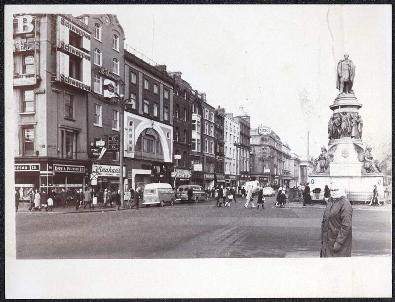 [Lower O'Connell Street from the direction of O'Connell's Bridge]