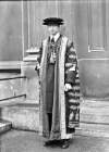 [Eamon de Valera in robes of Chancellor, of the National University, full-length portrait]