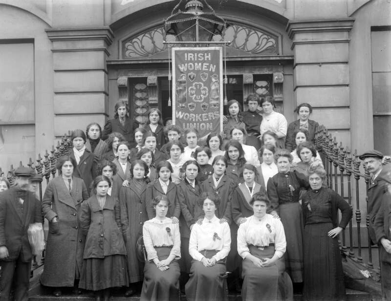 [Members of the Irish Women Workers' Union on the steps of Liberty Hall]