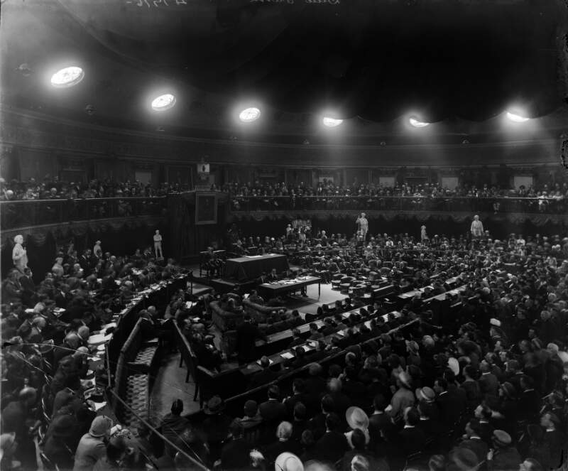[Dáil Éireann meeting in the Mansion House, August, 1921]