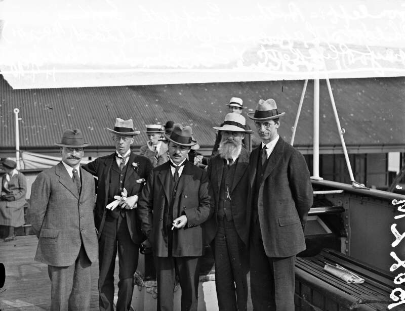 [De Valera with other Treaty Plenipotentiaries on board the boat to England]