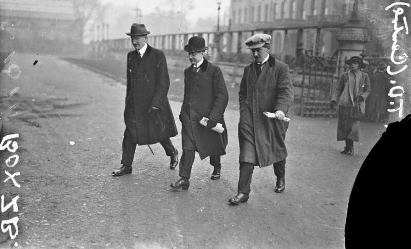 [W.T. Cosgrave and others arriving at Earlsfort Terrace]