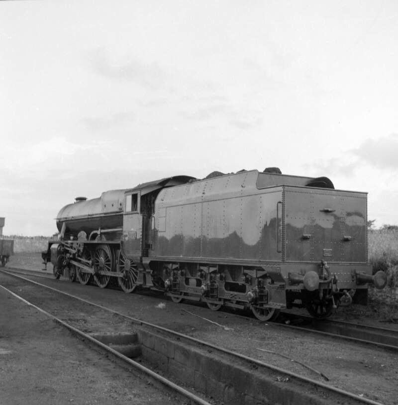 800 train passing, Thurles, Co. Tipperary.
