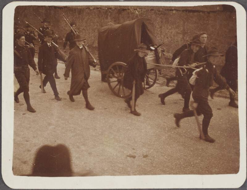 [Irish Volunteers, during the Howth Gun-Running],