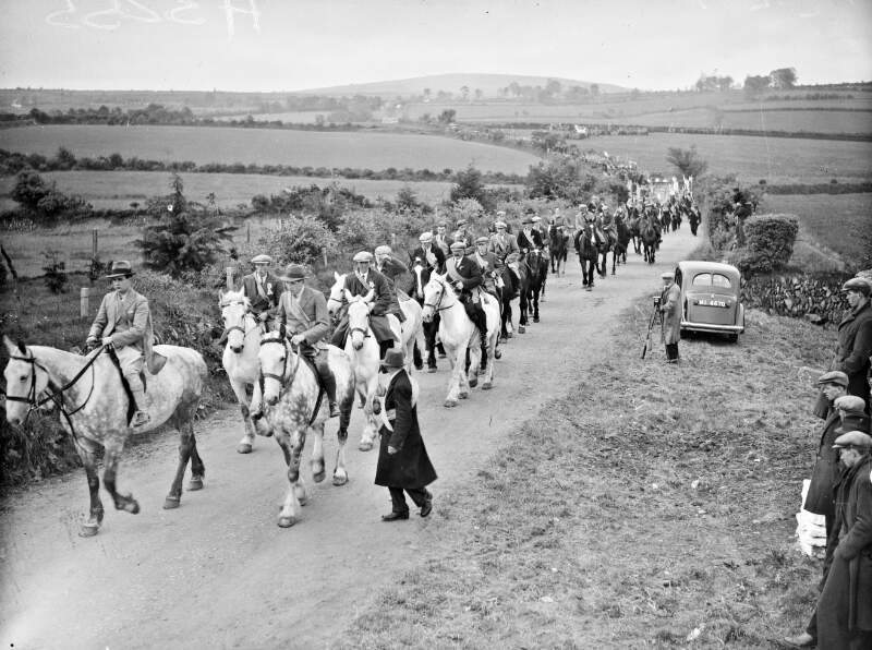 1798 Commemoration: Oulart Hill, Procession, men with pikes etc.