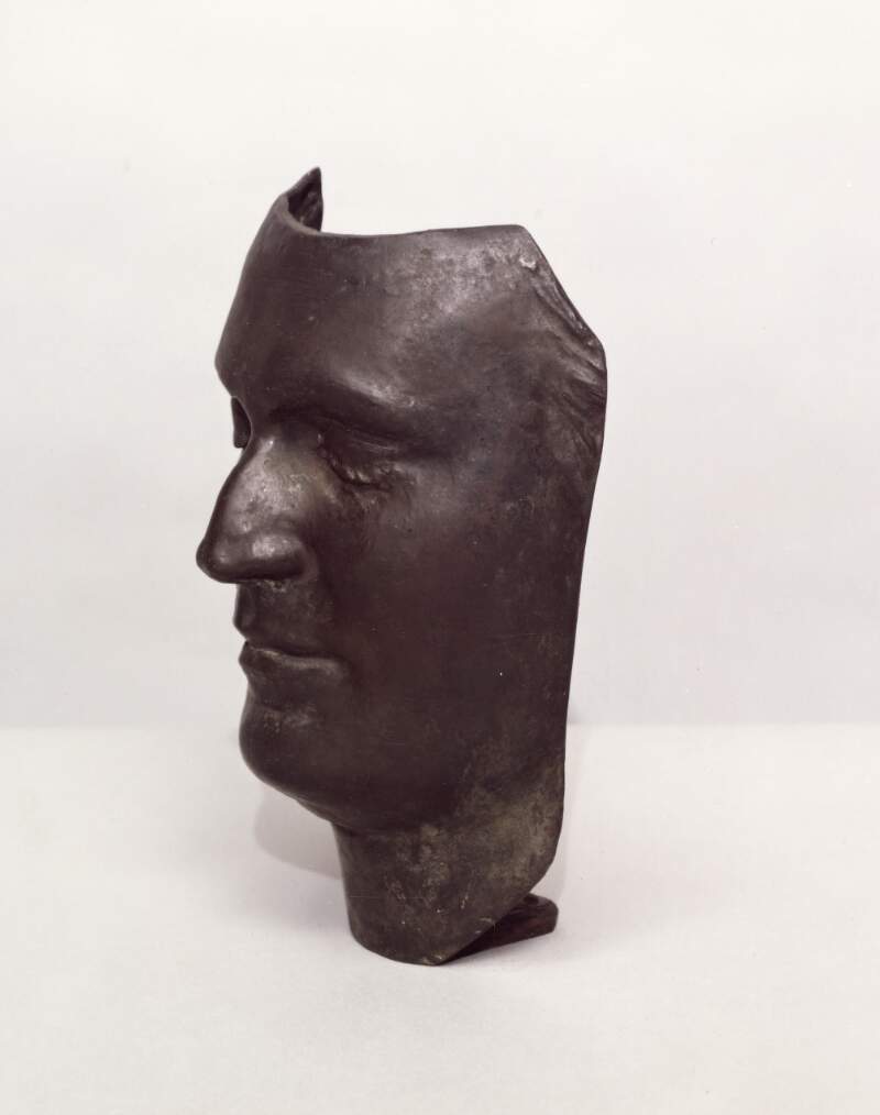 M. Collins : Original death mask with American Irish Historical Society, New York, June '80