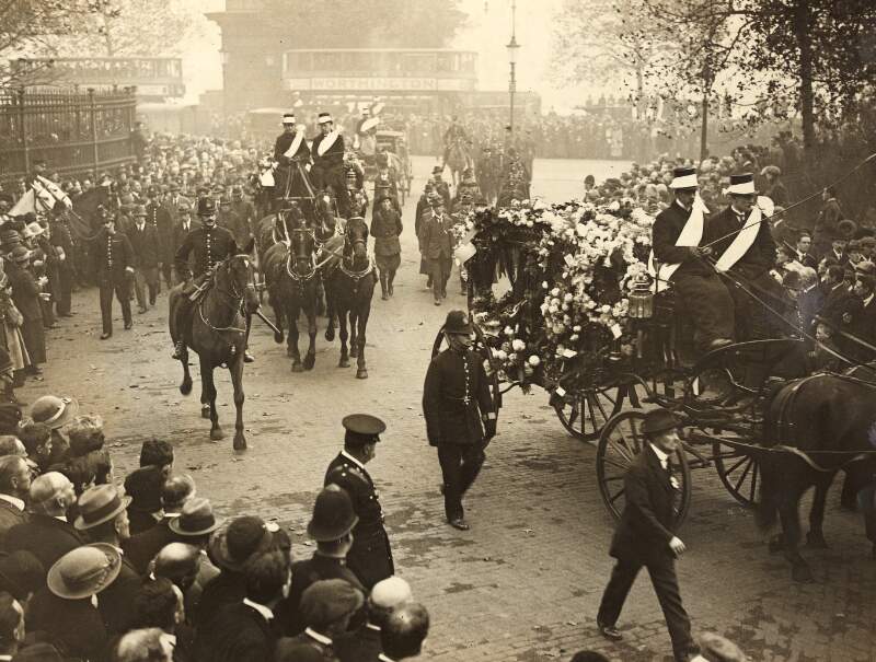 The Late Lord Mayor of Cork : A general view of the procession on the way to Euston