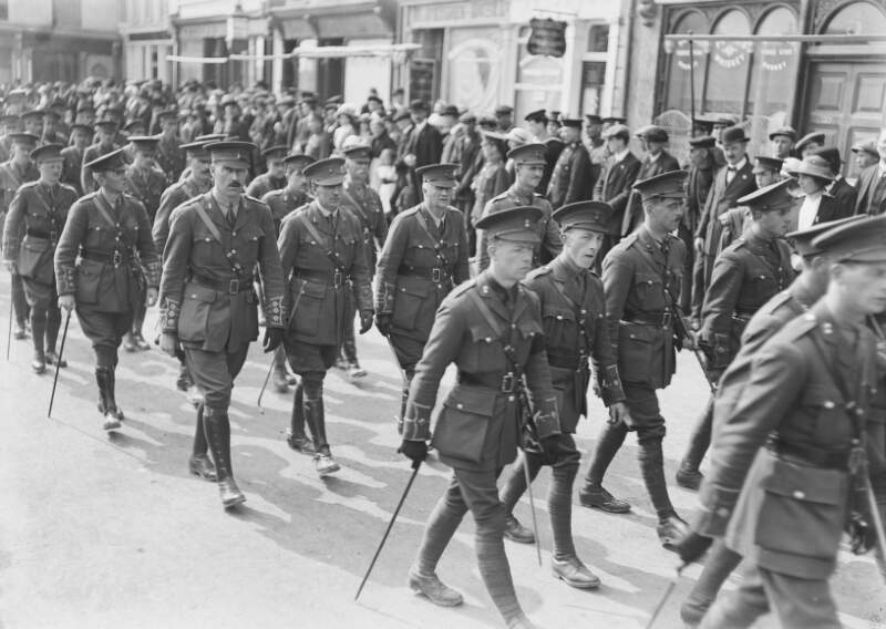 [Lusitania disaster, Cobh, Co. Cork : procession of soldiers as part of the funeral procession for the victims of the disaster]